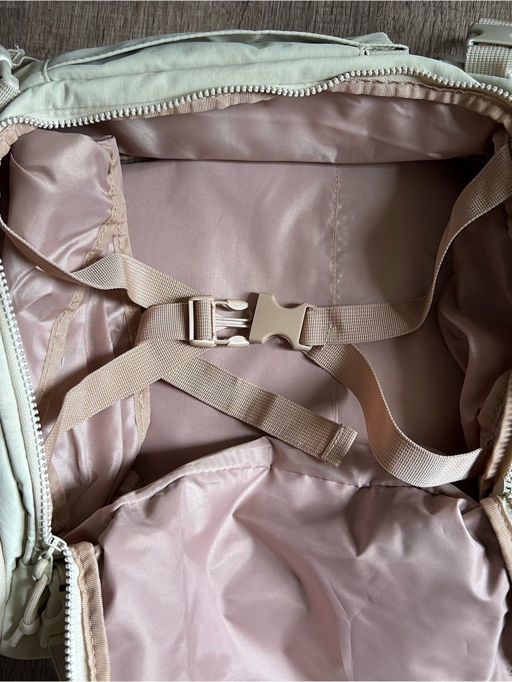BAGSMART Blast Travel Backpack Neutral Beige 28L - Picture 9 of 12